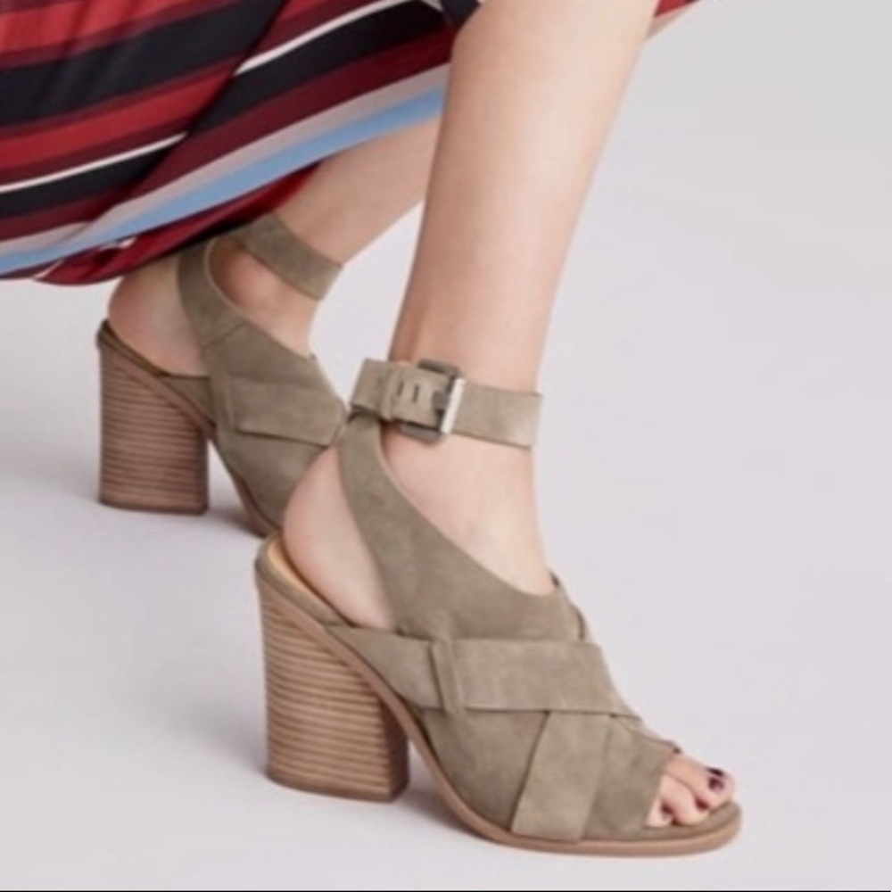 Marc Fisher Ltd Valen Suede Crisscross Sandals -632
